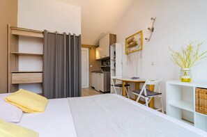 1 bedroom, free WiFi, bed sheets