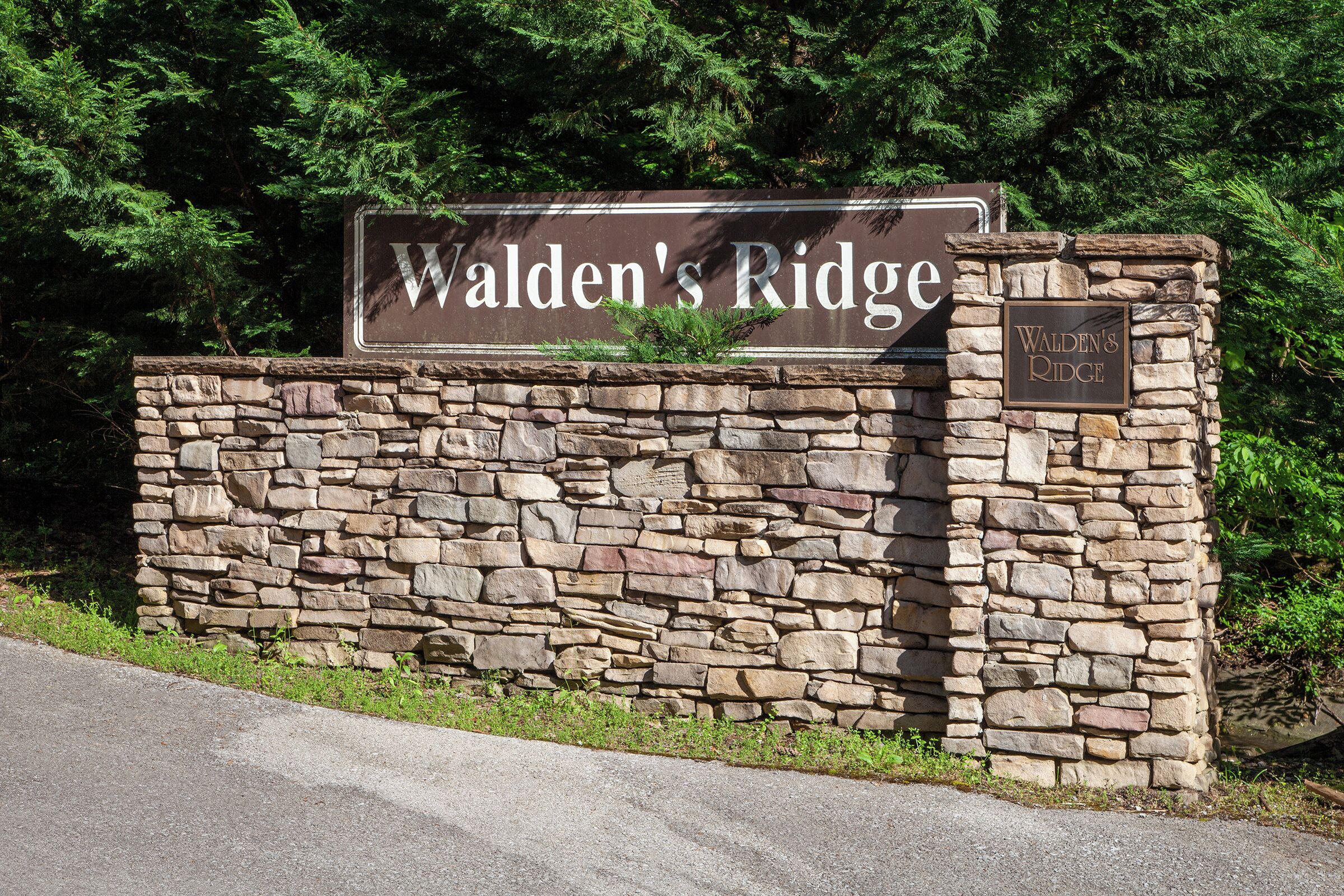 A stone wall with a sign that reads 'Walden's Ridge.'