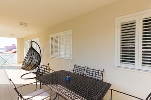 屋外ダイニングエリア