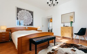 3 bedrooms, iron/ironing board, free WiFi, bed sheets
