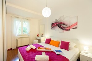 2 室のベッドルーム、WiFi (無料)、ベッドシーツ
