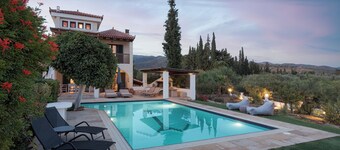 Luxurious Villa Nefeli Next To the Beach