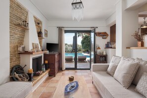 TV, fireplace, DVD player, ping pong - Luxurious Villa Nefeli Next To the Beach (Plepi)