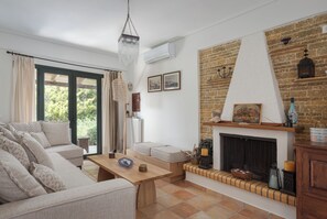 TV, fireplace, DVD player, table tennis