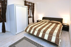 1 bedroom, free WiFi, bed sheets - STUDIO INN - heart of the city! (Dubrovnik)