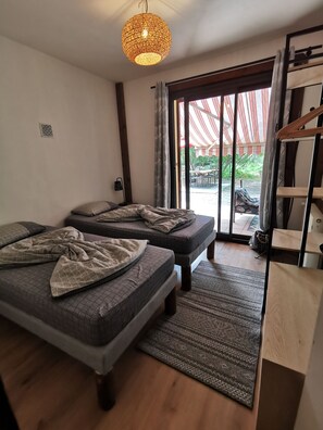 5 chambres, fer et planche à repasser, Wi-Fi, draps fournis