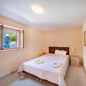 2 chambres, fer et planche à repasser, Wi-Fi gratuit, draps fournis