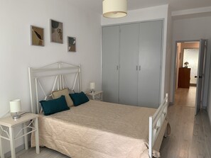 1 bedroom, iron/ironing board, WiFi, bed sheets - 1-bedr. apartment 2 min. walk from the beach (Armação de Pêra)