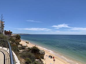 Beach nearby - 1-bedr. apartment 2 min. walk from the beach (Armação de Pêra)