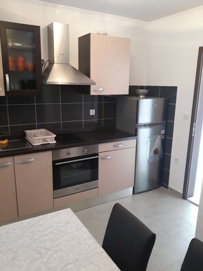 Fridge, oven, stovetop, dishwasher - Limuni 2bedroom apartment with terrace (Saplunara)