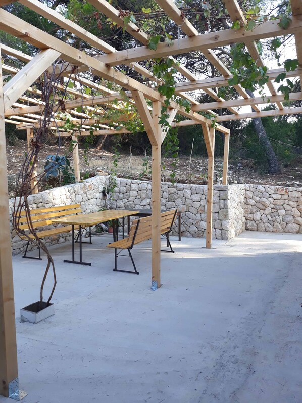 Outdoor dining - Limuni 2bedroom apartment with terrace (Saplunara)