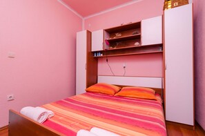 1 chambre, accès au Wi-Fi (inclus), literie fournie