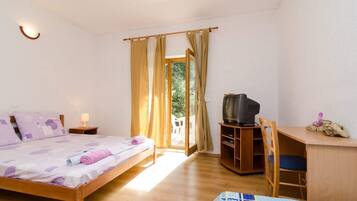 1 bedroom, free WiFi, bed sheets