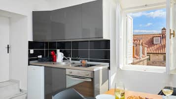 冰箱、烤箱、炉灶、厨具/餐具