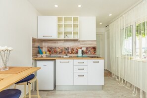 Fridge, stovetop, coffee/tea maker, toaster - #SEA SHELL bubble jacuzzi (Dubrovnik)