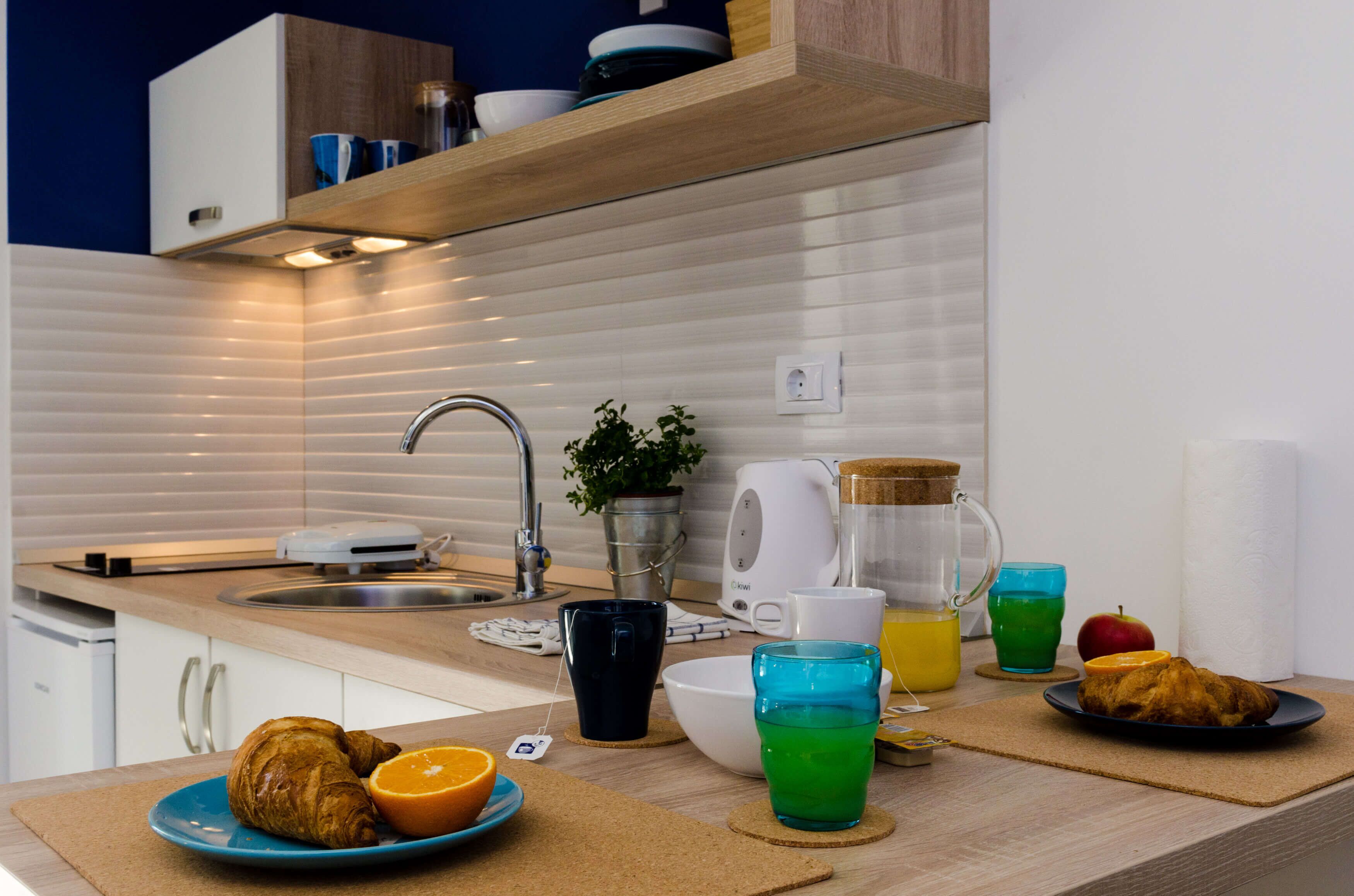 Fridge, stovetop, coffee/tea maker, toaster