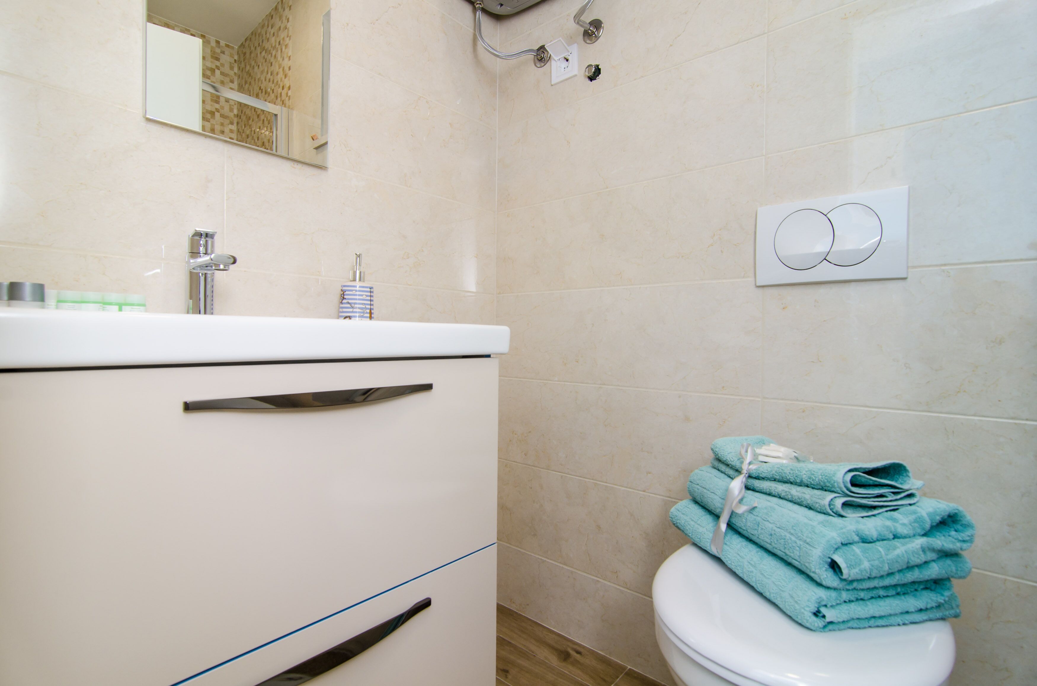 Dusche, Haartrockner, Handtücher