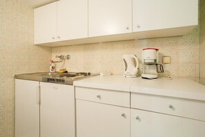 Fridge, oven, stovetop, toaster - Perfect studio with garden next to Rixos Hotel (Dubrovnik)