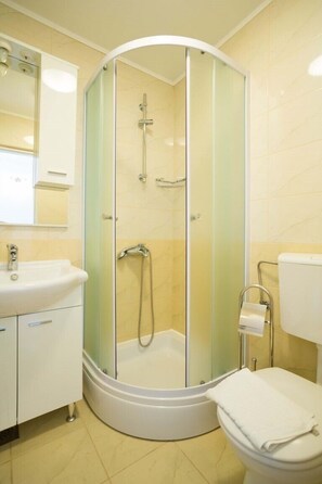 Shower, hair dryer, towels - Perfect Studio on Lapad Peninsula 4 (Dubrovnik)