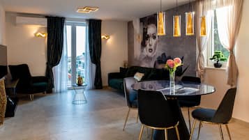 Apartment (Two Bedroom Apartment with Terrace an) | Dining room