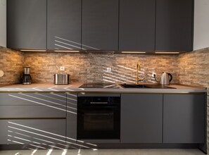 Apartamento (Two Bedroom Apartment with Terrace an) | Cocina privada | Frigorífico