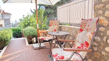 Studiolejlighed (Studio with Terrace and Sea View no.2) | Terrasse/gårdhave