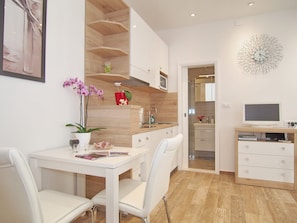 Studio (Studio with Terrace and Sea View no.2) | Dining room - Apartments Sweet Escape (Dubrovnik)