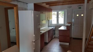 Fridge, oven, stovetop, cookware/dishes/utensils