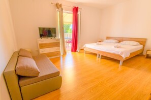 1 bedroom, free WiFi, bed sheets - Karla - Studio in Polače, balcony with partial sea view (Mljet)