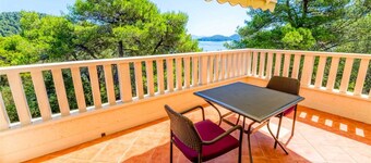 Karla - Studio in Polače, balcony with partial sea view