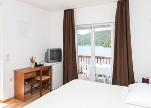 1 quarto, Wi-Fi de cortesia, roupa de cama