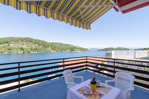 Šilok One Bedroom Apartment with Terrace and Sea View