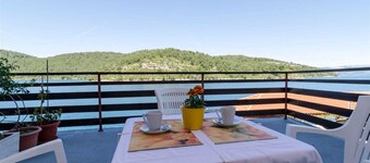 Šilok One Bedroom Apartment with Terrace and Sea View