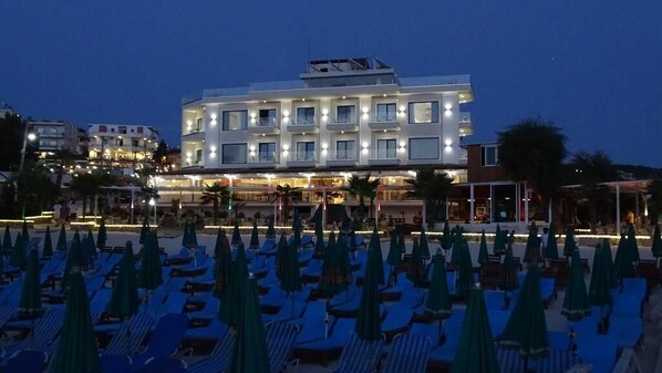 Façade de l’hébergement - soirée/nuit