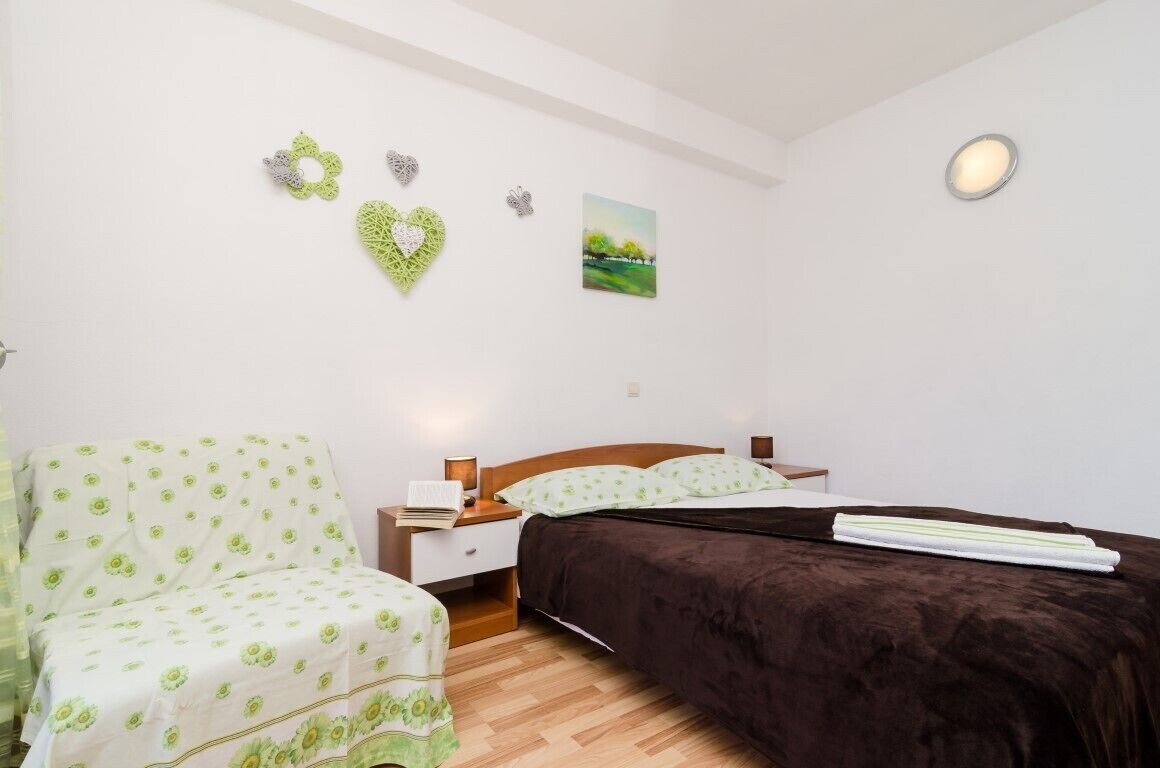 1 habitación, tabla de planchar con plancha, wifi gratis y ropa de cama 