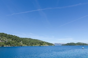 Beach - Maestral Studio with Terrace and Sea View (Mljet)