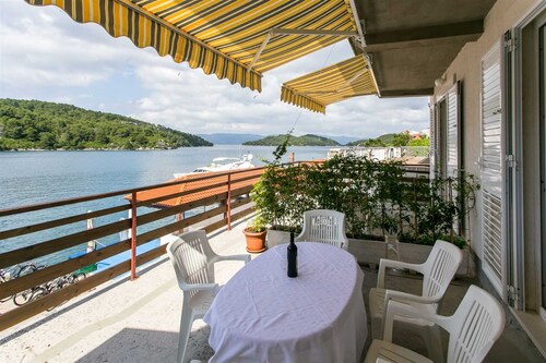 Bura Apartment mit 2 Schlafzimmern, Terrasse und Meerblick