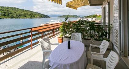 Bura Two Bedroom Apartment with Terrace and Sea View