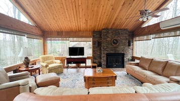 Smart TV, fireplace, DVD player