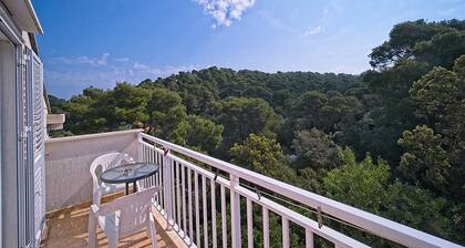 Matana Pomena - A3 One-Bedroom Apartment with Balcony and Park View