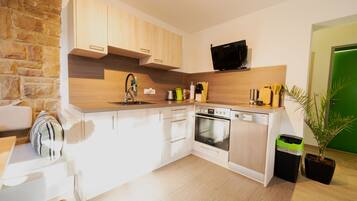 Kühlschrank, Mikrowelle, Ofen, Herdplatte