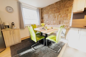Dining - Light-flooded architect's house in a quiet location Apartment "Green" (Edertal)