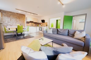 Smart TV, DVD player - Light-flooded architect's house in a quiet location Apartment "Green" (Edertal)