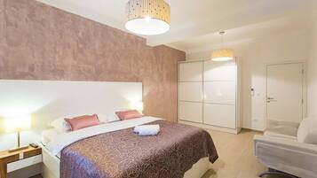 1 bedroom, iron/ironing board, WiFi (free), bed sheets