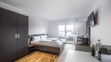 40-inch flat-screen TV with satellite channels, LCD TV, offices