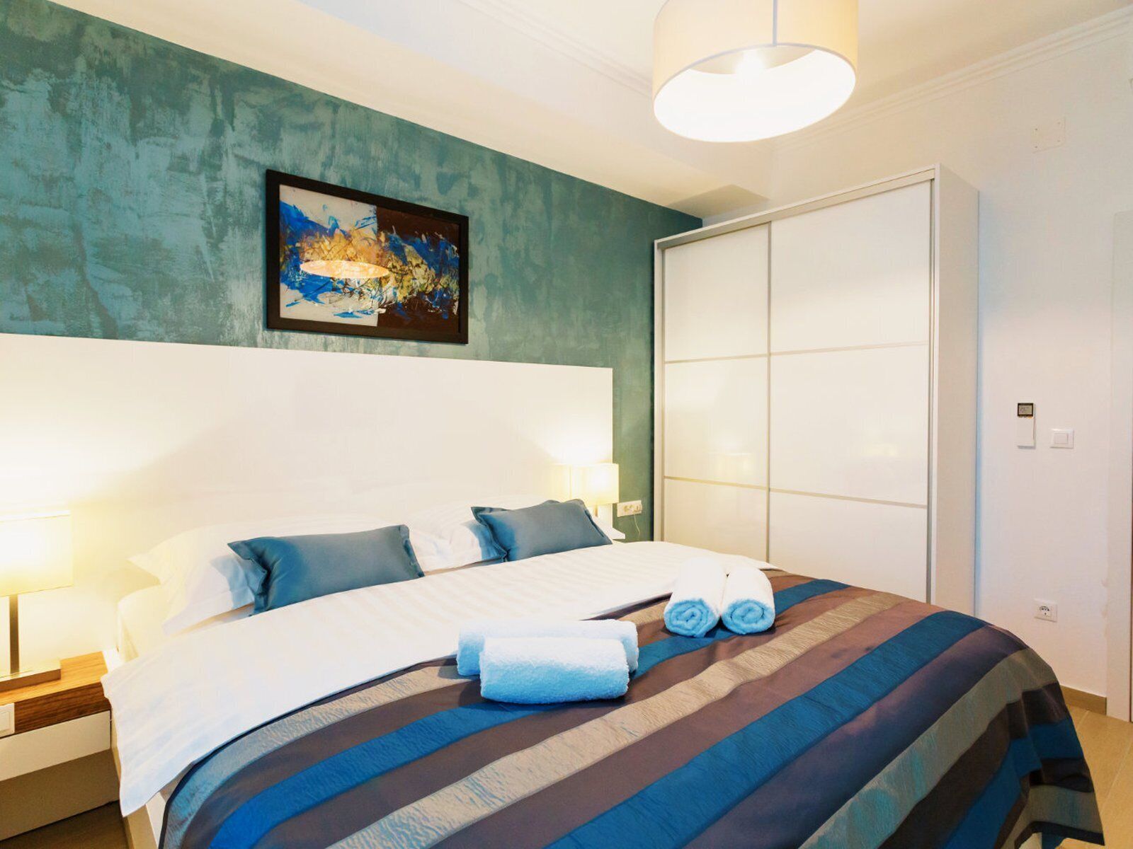 1 dormitorio, tabla de planchar con plancha, wifi gratis y ropa de cama