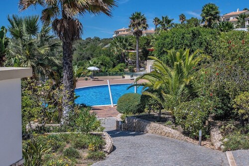 49 Presa da Moura Superbly  2 Bed Townhouse Close to Carvoeiro