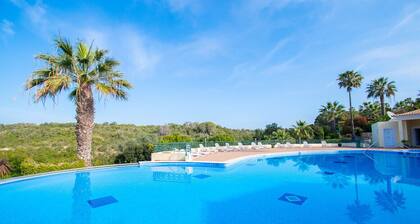 49 Presa da Moura Superbly 2 Bed Townhouse Close to Carvoeiro