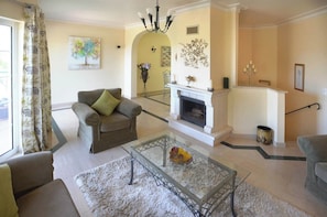 TV, fireplace