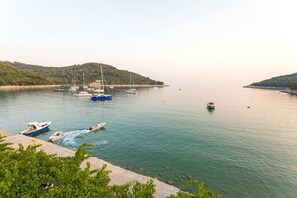 On the beach - Superior suite with sea view :) PRECIOUS MOMENTS (Mljet)
